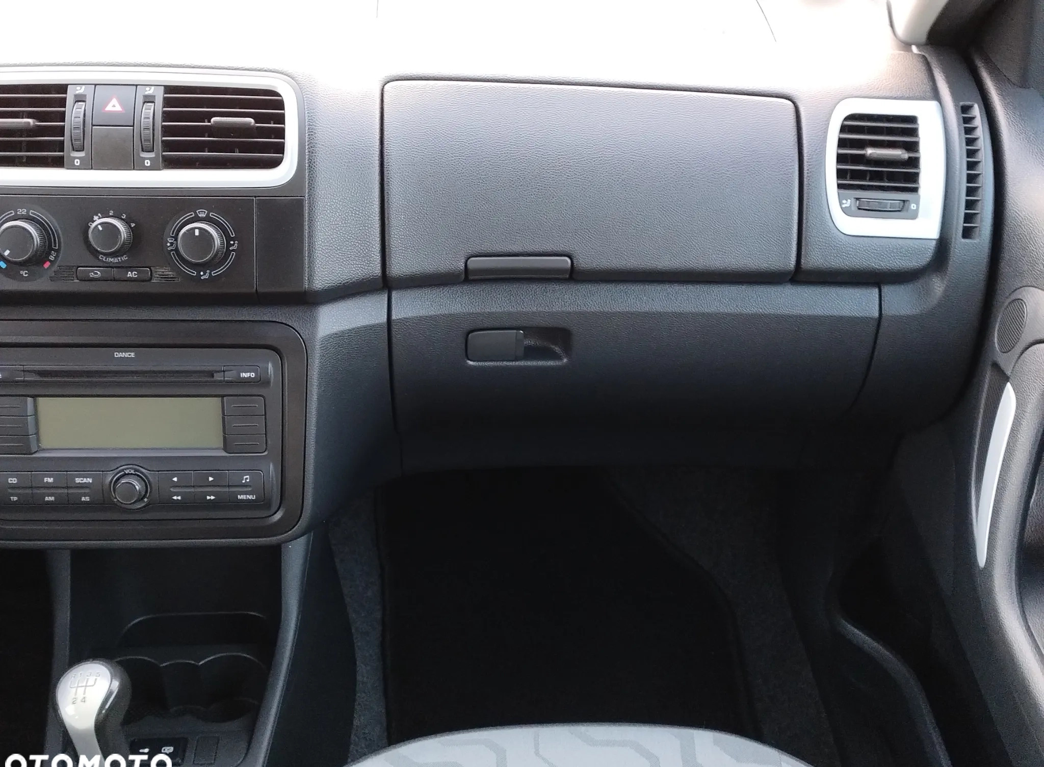 Skoda Fabia cena 15900 przebieg: 190000, rok produkcji 2008 z Ćmielów małe 667